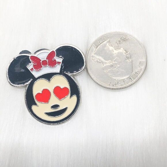 🔮 5/$25 Disney Cruise Line Minnie Heart Eyes Pin - Picture 2 of 3